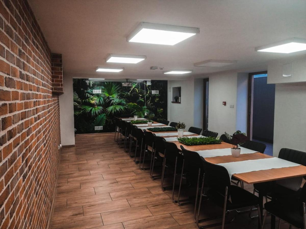 Hotel Dabrowski Oswiecim Bagian luar foto
