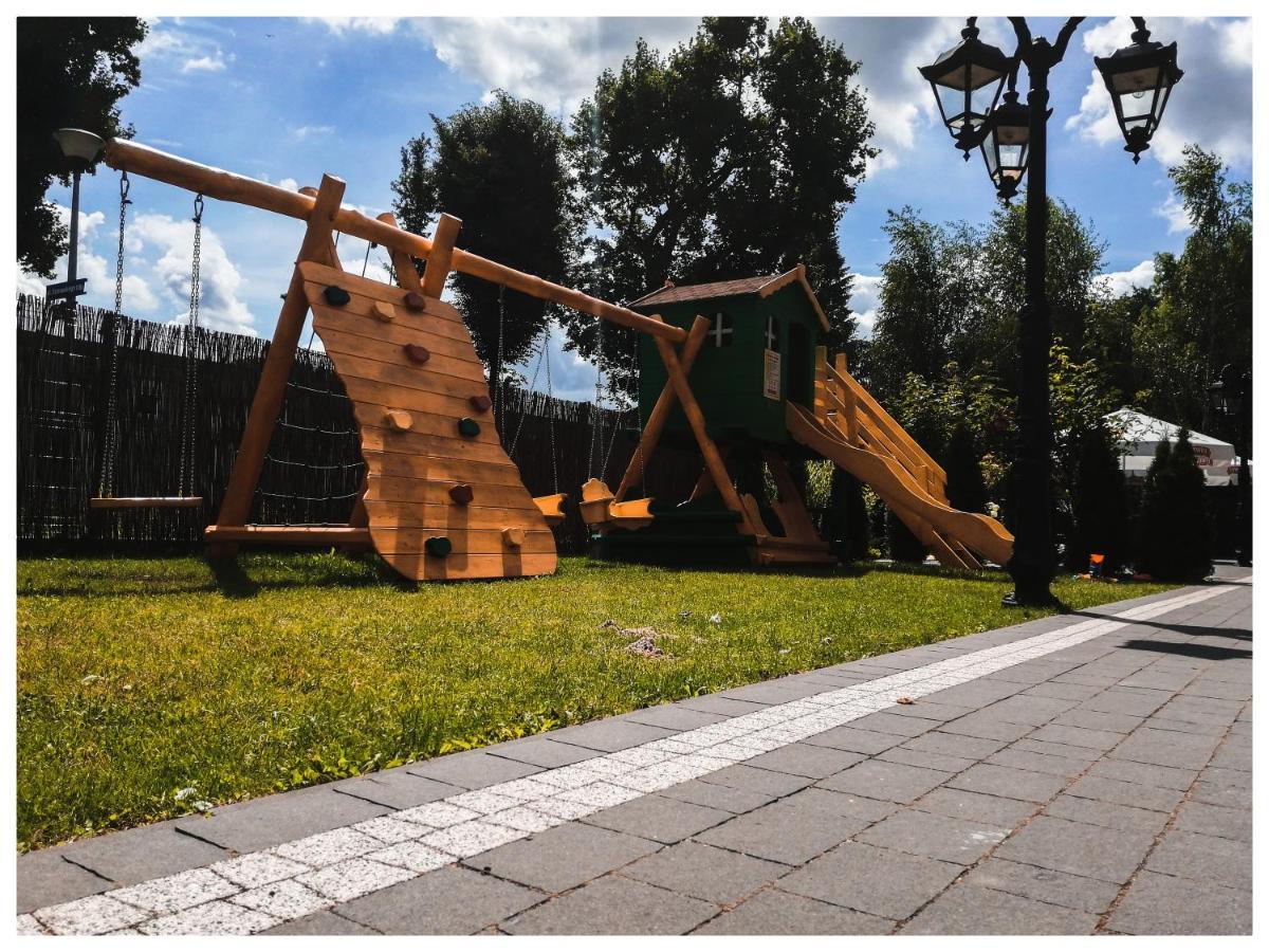 Hotel Dabrowski Oswiecim Bagian luar foto
