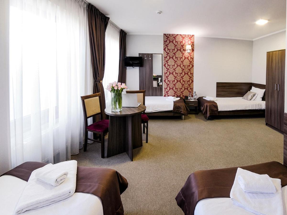 Hotel Dabrowski Oswiecim Bagian luar foto