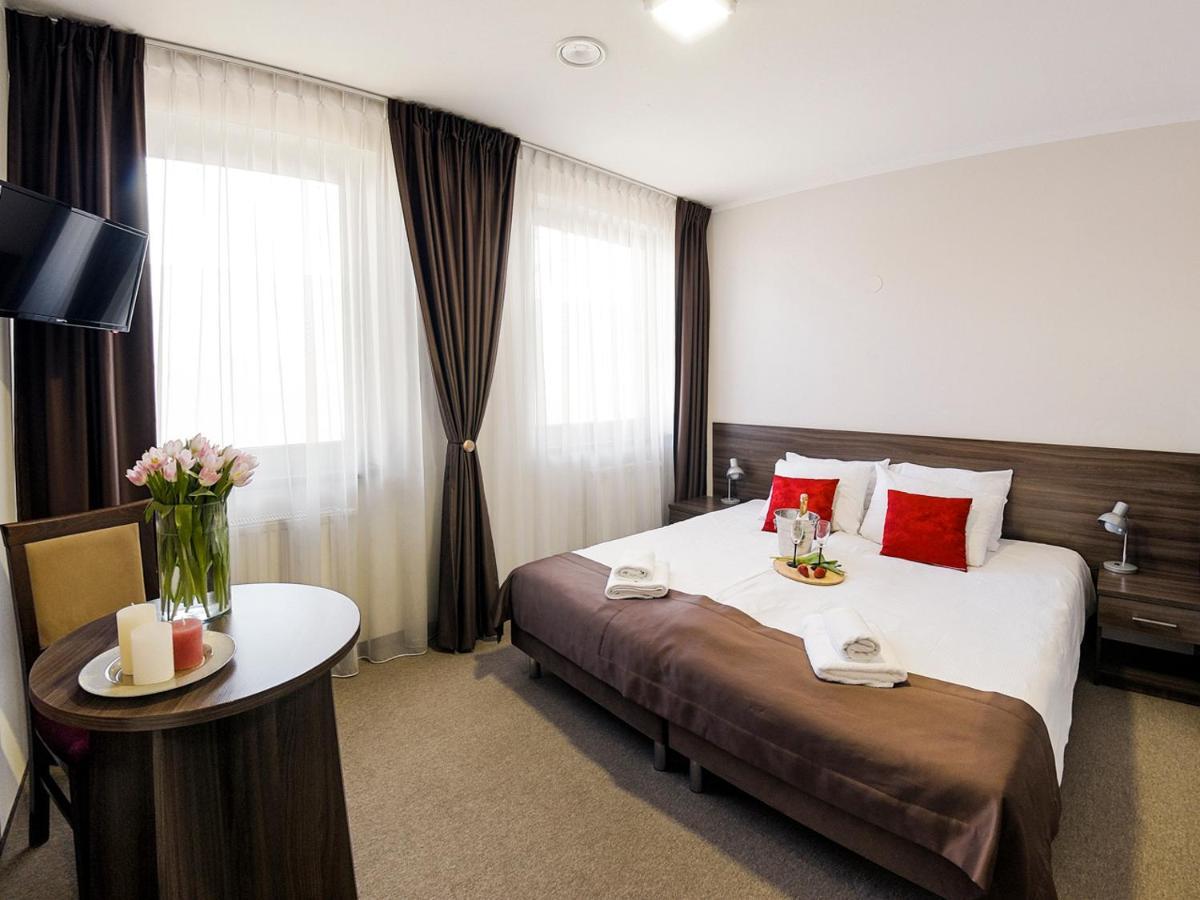 Hotel Dabrowski Oswiecim Bagian luar foto