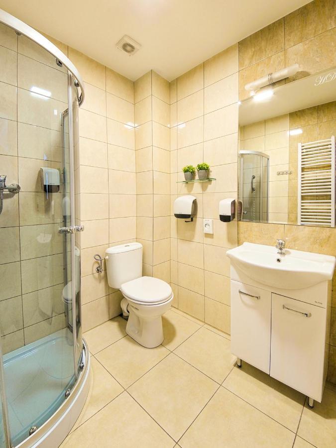 Hotel Dabrowski Oswiecim Bagian luar foto