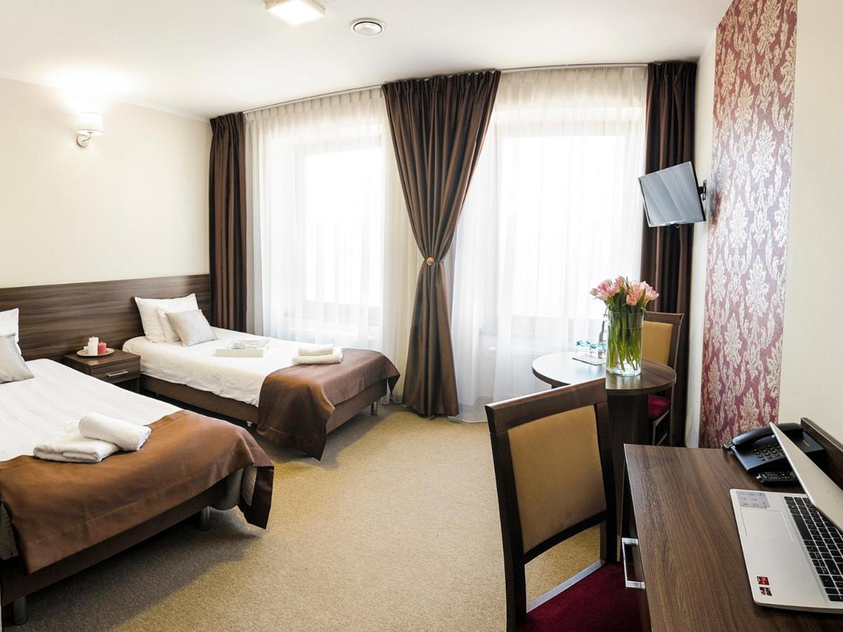 Hotel Dabrowski Oswiecim Bagian luar foto