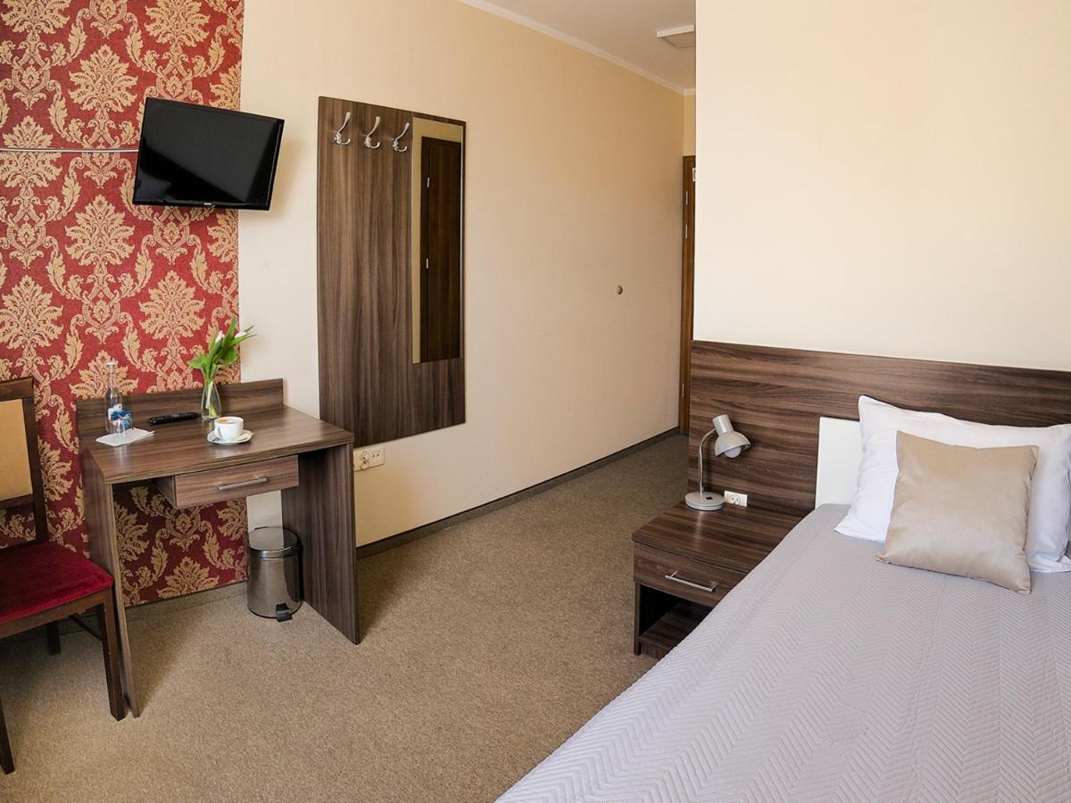 Hotel Dabrowski Oswiecim Bagian luar foto