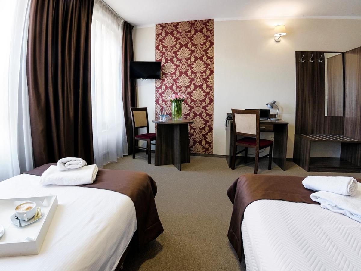 Hotel Dabrowski Oswiecim Bagian luar foto