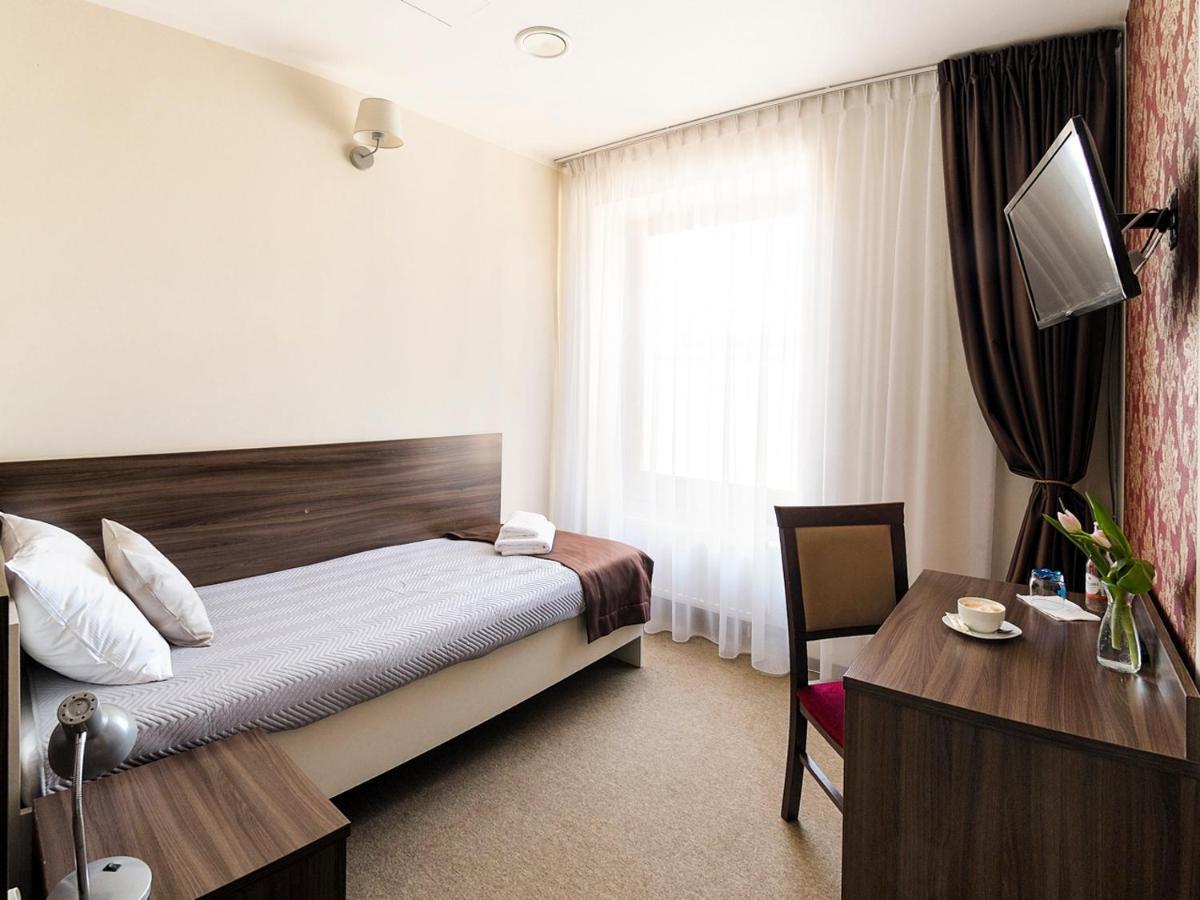 Hotel Dabrowski Oswiecim Bagian luar foto