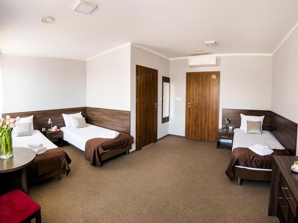 Hotel Dabrowski Oswiecim Bagian luar foto