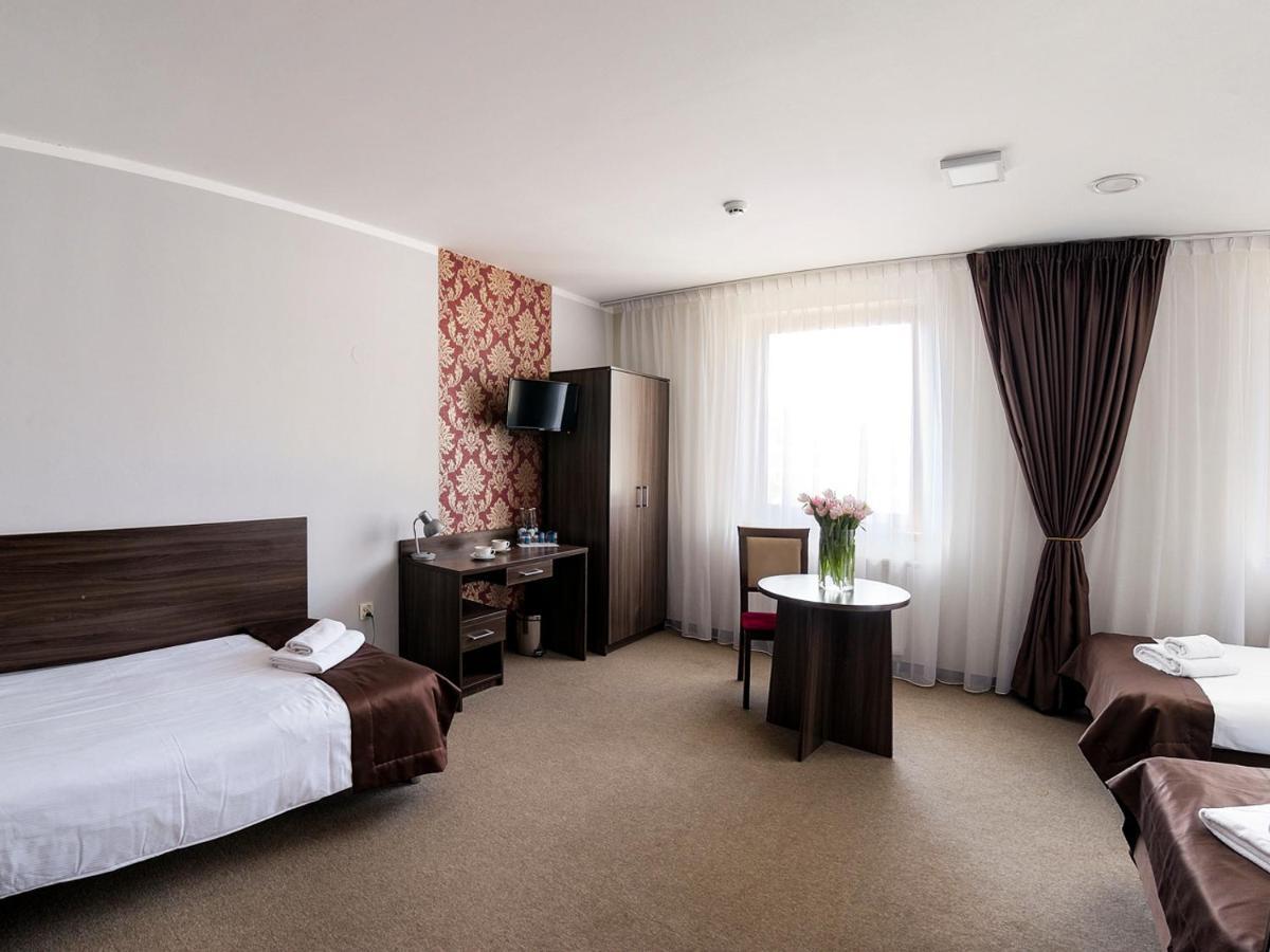 Hotel Dabrowski Oswiecim Bagian luar foto