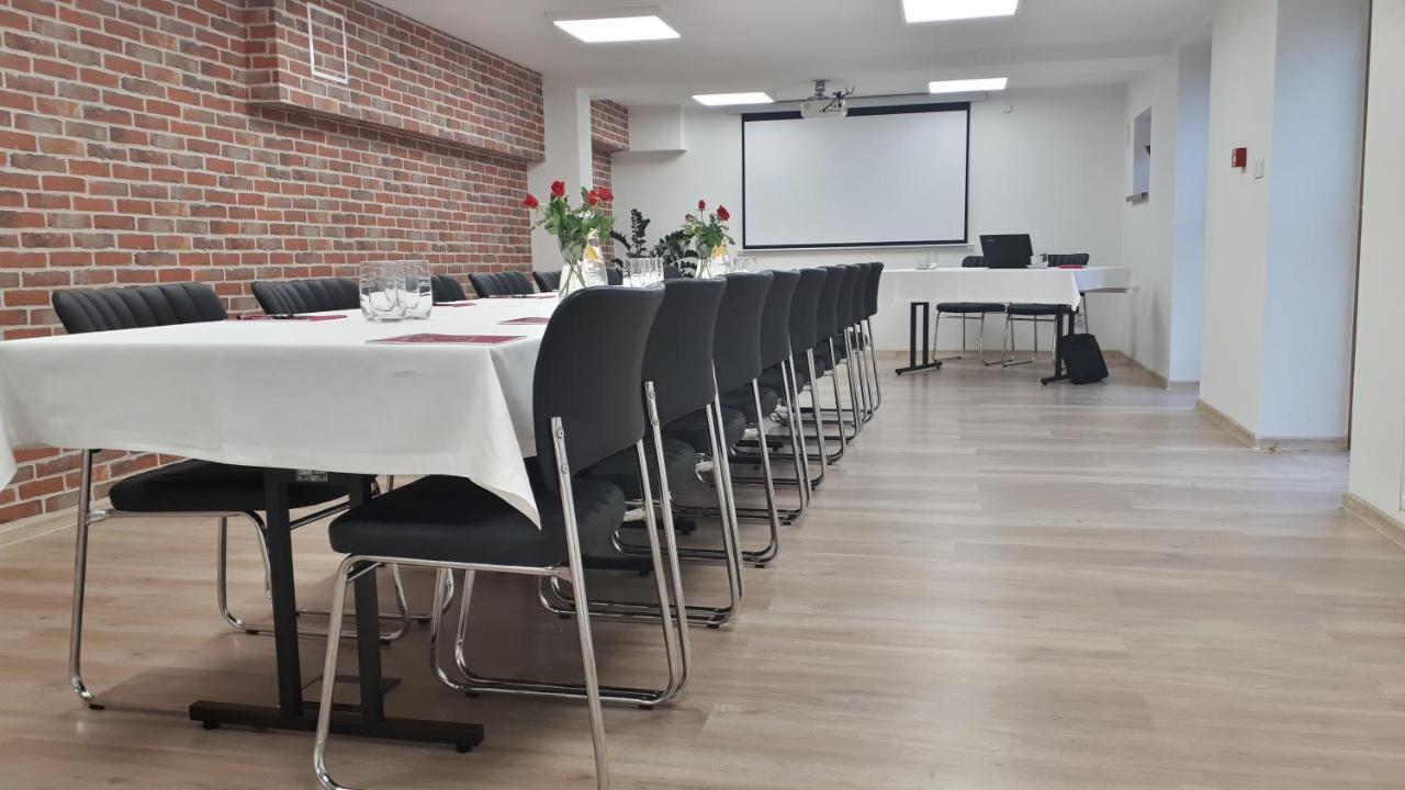 Hotel Dabrowski Oswiecim Bagian luar foto